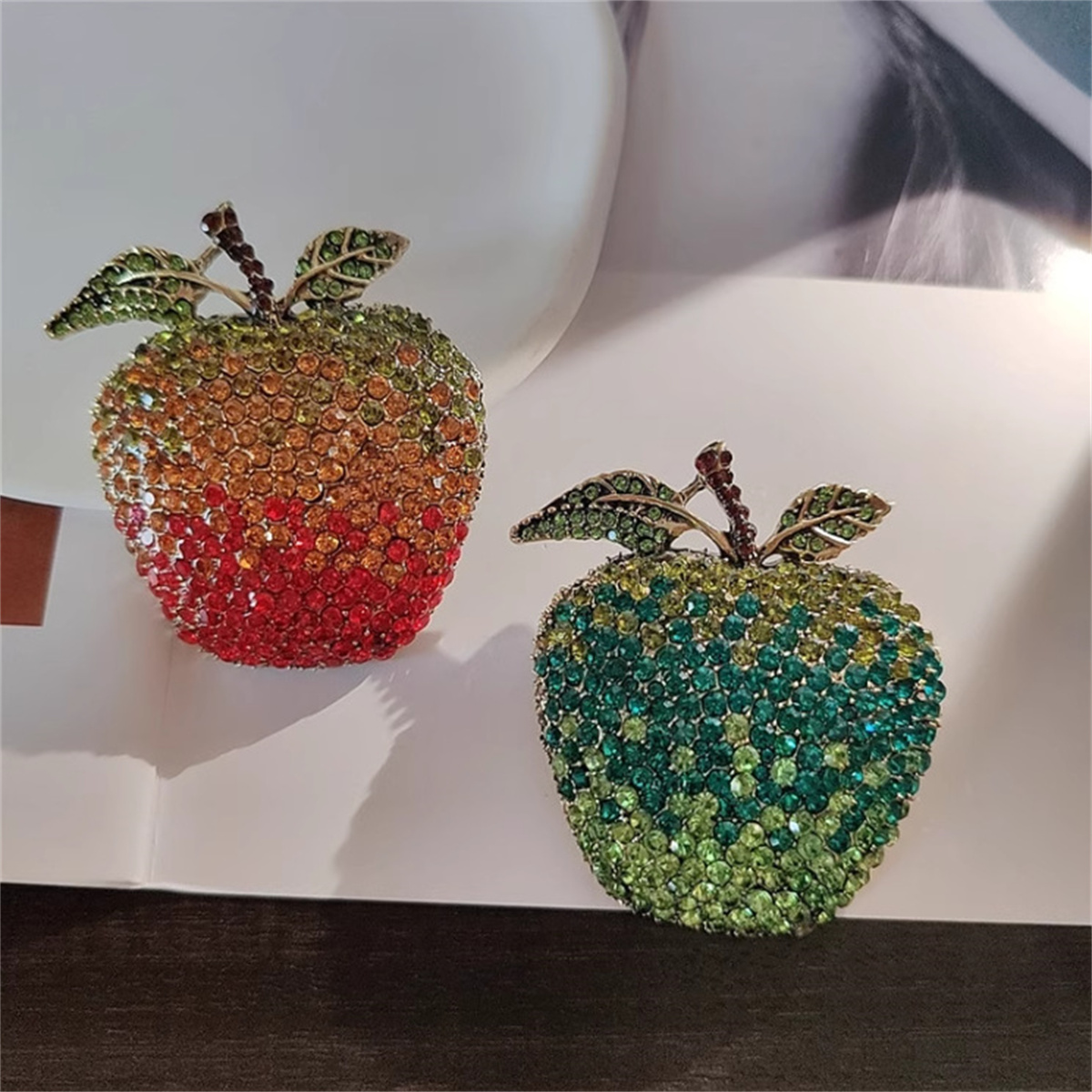 Literary Retro Apple Brooch Ha - đánh giá và giá Eve Jewelry & Watches Distribuidor Oficial Rolex Buenos Aires